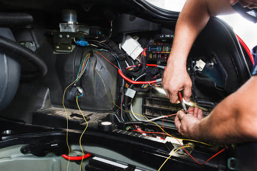 car_maintenance_check_engine_light