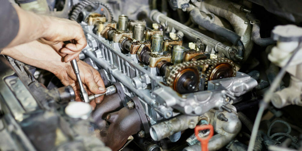 car_maintenance_check_engine_light